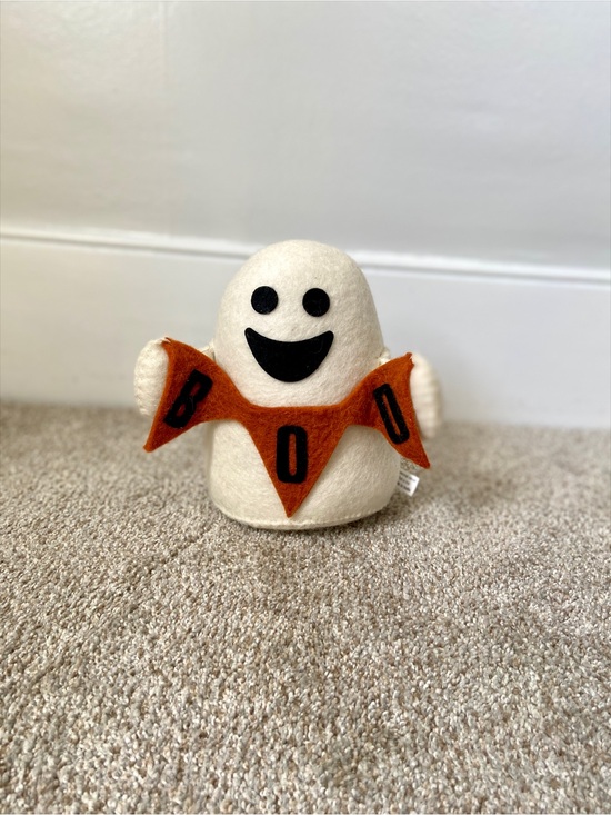 T.J.Maxx Other - NWOT TJ Maxx Halloween Felt Wool Ghost Tabletop Decor with Orange BOO Banner